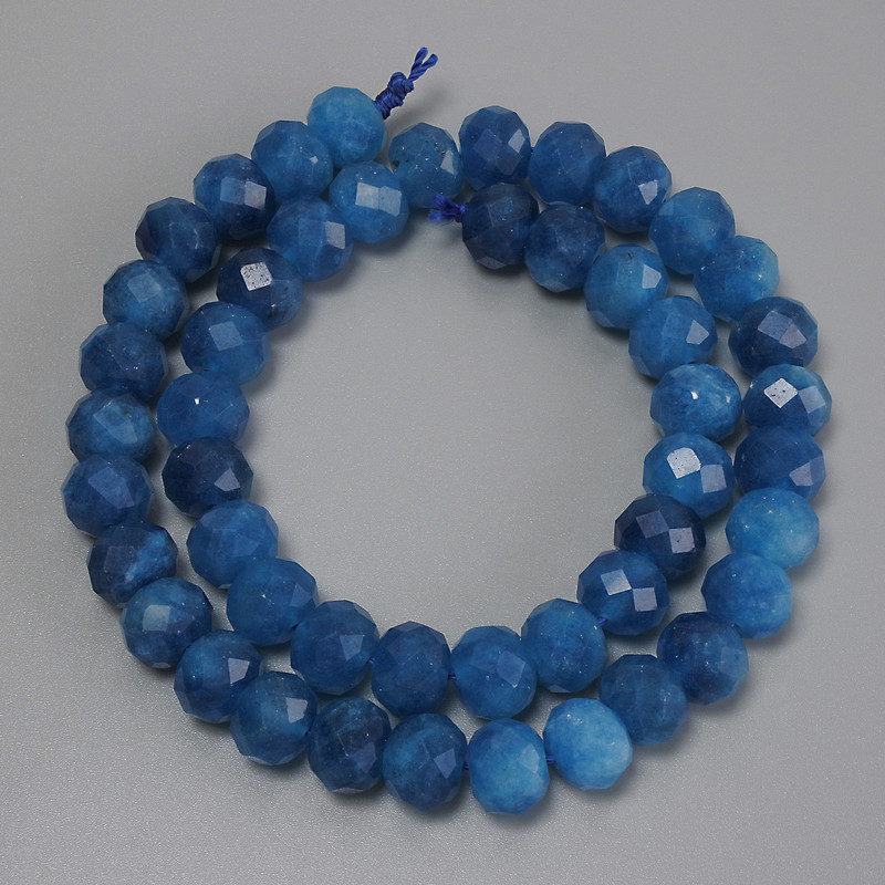 Apatitové facettované rondelové korálky, průměr 10×8 mm, tloušťka cca 5 mm, délka cca 38 cm, na niti