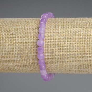 Náramek z levandového ametystu, broušený kubík, průměr cca 5×5 mm, délka cca 18 cm, na elastické šňůrce