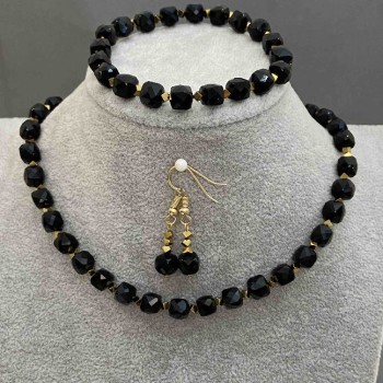 Sada šperků: choker náhrdelník, náramek a náušnice – turmalín kostka 6,5×6,5 mm + hematit kostka 2,5×2,5 mm