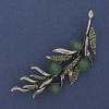 Brožka Větvička z nefritu se šedými štrasovými kamínky 67×26 mm, stříbrný kov