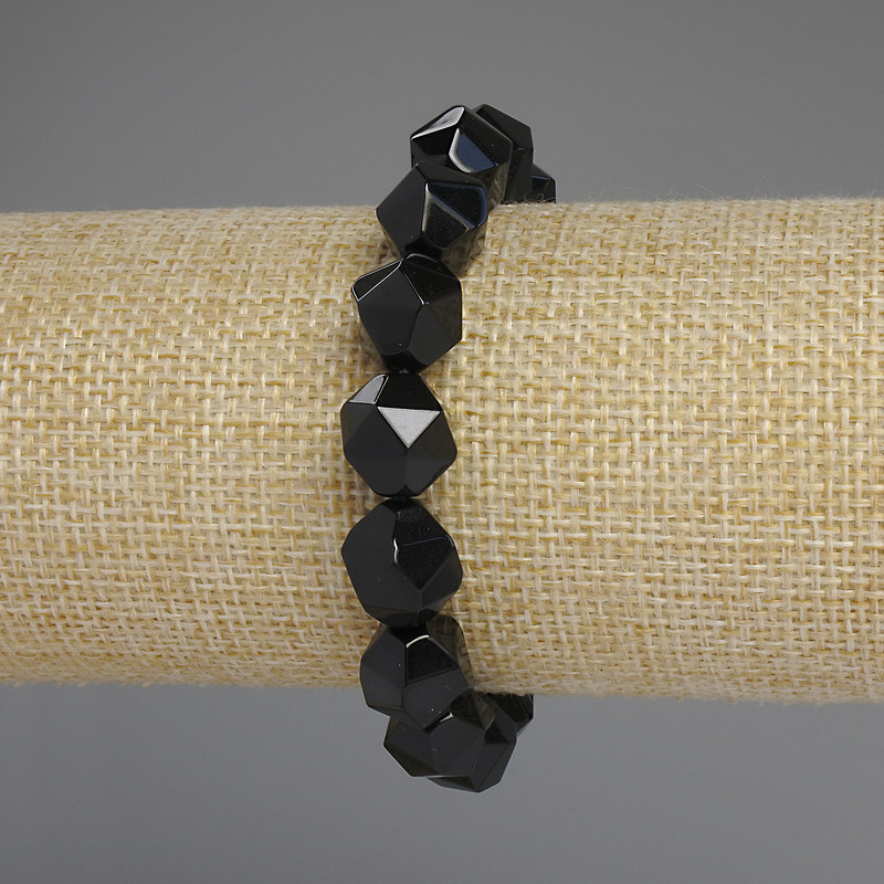 Černý onyx náramek s víceúhelníkovými broušenými korálky, průměr 12×10 mm, délka 18 cm, elastický