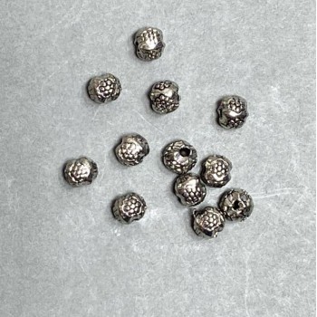 Korálka-vložka stříbrné barvy, průměr 3,5×4 mm, otvor 1,5 mm, balení 70 ks +