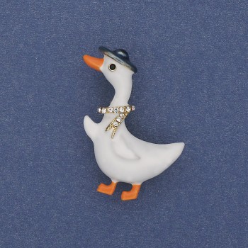 Brožka 'Husa', barevná smaltovaná, bílé krystaly, zlatý kov, 40×23 mm
