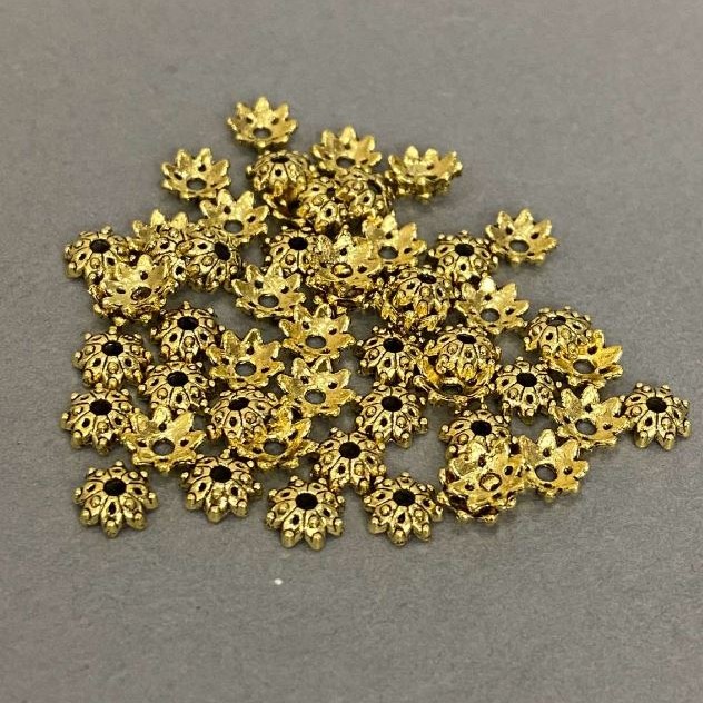 Korálkové čepičky, barva kovu zlato, průměr 5,5 × 1 mm, otvor Ø 1,3 mm, balení 20 g (~155 ks)