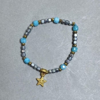 Náramek z hematitu a akvamarínu – hematitové kostky 3,5 mm ± a akvamarínové kostky 6 mm ±, délka 18 cm, elastický