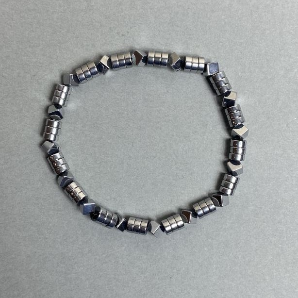 Náramek z hematitu – rondely 5×2 mm a kostky 4×4 mm, délka 18 cm, elastické