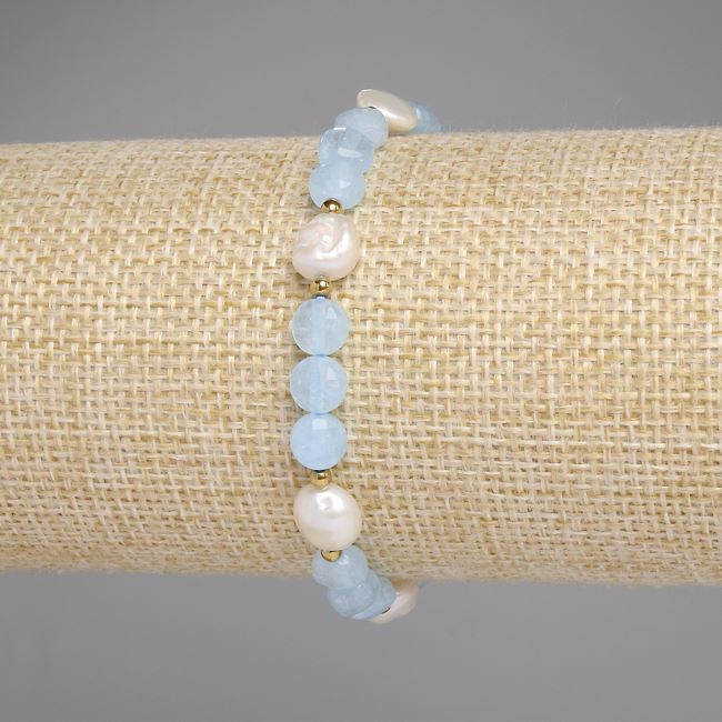 Náramek z akvamarínu, broušené mince 6 mm, říční perly 7–8 × 7–7,5 mm, hematitové kuličky 2 mm, délka 18 cm, pružný