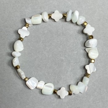 Náramek z perleti a hematitu, 89-, 5×3–5 mm, kříž 8 mm, hematit kostka 3 mm, délka 18 cm, pružný