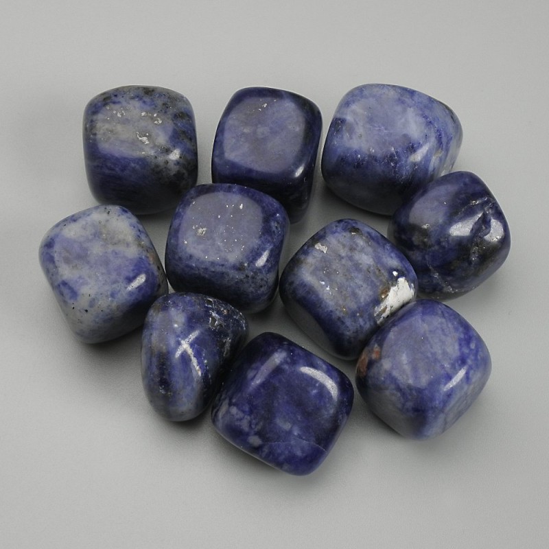 Přírodní kámen sodalit – broušené nuggety bez otvoru 16–18 × 17–18 mm ± (za 100 g ±)