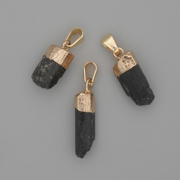 Přívěšek z turmalínu Sherl, neopracovaný kámen, zlatistý kov, rozměry 21–25 × 7,5–10 mm, mix velikostí
