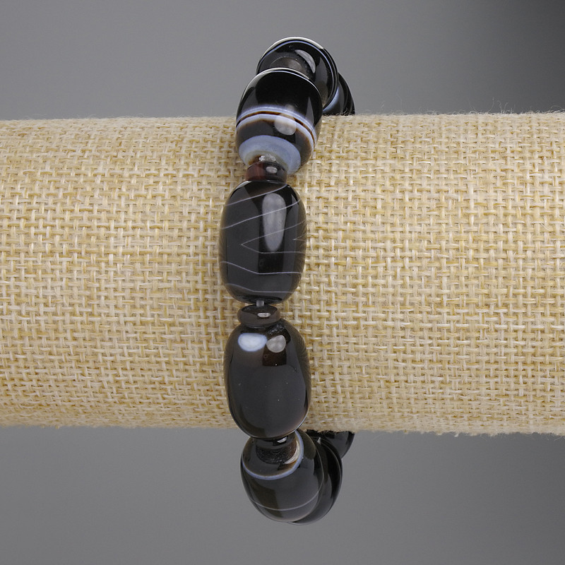 Náramek z achátu na elastické šňůře – barilové korálky (průměr cca 18×13 mm) a rondely (6×3 mm), délka 18 cm ±
