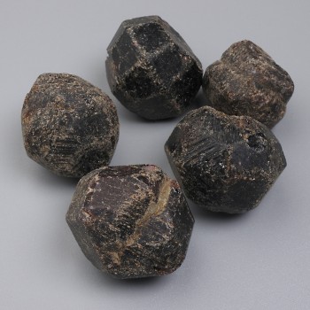 Přírodní granát, facettovaný bez otvoru 20–26×20–24 mm ± (za 100 g ±)