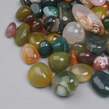 Přírodní různobarevný achát galetová drť bez otvoru 11–24×9–12 mm ± (za 100 g ±)