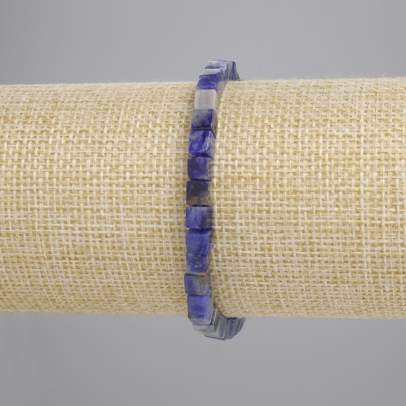 Náramek ze sodalitu – kostky 4,5×4,5 mm, délka 18 cm, elastický