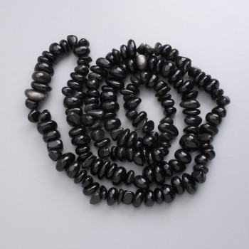 Korálky ze stříbrného obsidiánu – přírodní kámen, facetované na niti, průměr 9–13×4–7 mm, délka 80 cm