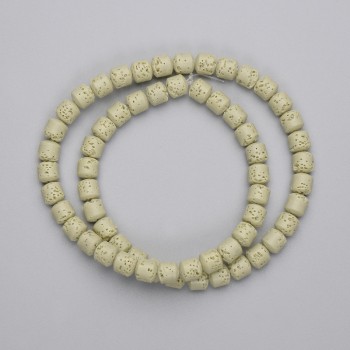 Cylindrické korálky z vulkanické lávy, průměr 6×6 mm, na niti, délka 38 cm+