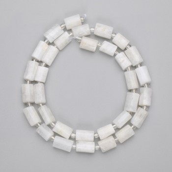 Korálky adularitu broušené, průměr 9,5–10×6–6,5 mm ±, korálky 3 mm ±, délka 40 cm ± na niti