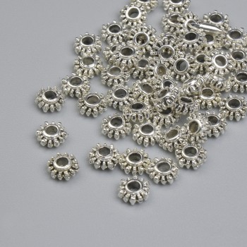 Korálka-vložka, barva kovu: stříbrná, průměr 4,5 mm ±, otvor 1,5 mm ±, balení cca 59 ks