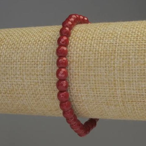 Náramek z korálu, broušené kuličky, průměr 6 mm ±, délka 18 cm, pružný