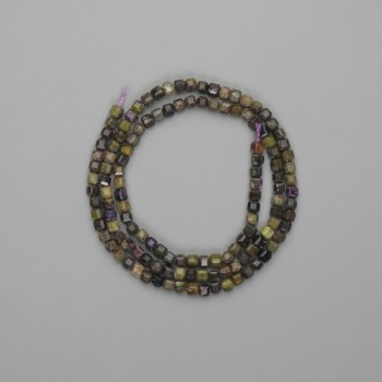Korálky z turmalínu, fasetované, ve tvaru kostky 3×3 mm, délka cca 38 cm, navlečené na niti