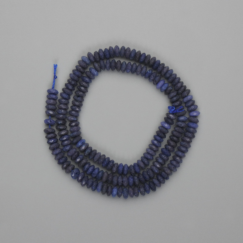 Korálky safíru brusované rondel 4,5×2 mm, délka cca 38 cm, na niti