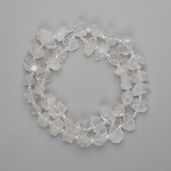 Korálky z horského křišťálu, neopracované kameny, 8–12×7–8 mm, 5 mm ±, rokajl 3 mm ±, délka 38 cm