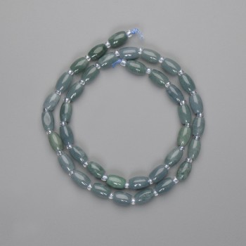 Jadeitové barilové korálky 8×5 mm ±, doplněné drobnými korálkami 3 mm ±, délka 39 cm