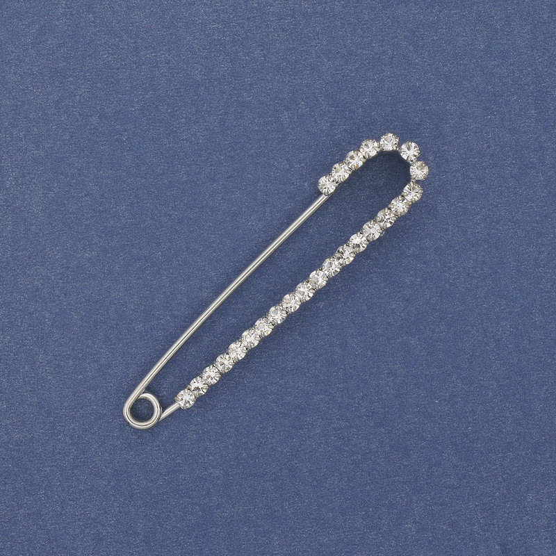 Brož-špendlík s bílými kamínky 56×11 mm ± stříbrný kov