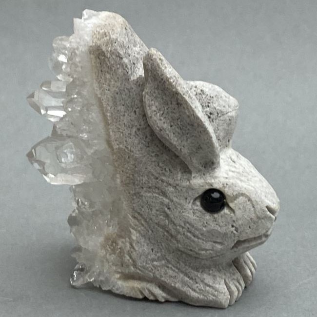 Suvenýrová soška Zajíc s druzou 67×57×29 mm+