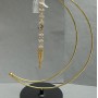 Podstavec Půlměsíc pro kouli 24×17 cm ± nožičky 10 cm ± délka řetízku 16 cm ± zlatý kov