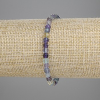 Náramek z broušeného fluoritu, kubický korálek, rozměr 4×4 mm, délka 18 cm ±, na elastické šňůrce