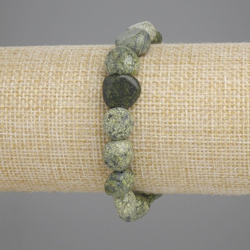 Náramek ze serpentinitu, galetované korálky, průměr 10–12×10–11 mm, 5 mm ±, délka 18 cm ±, elastický