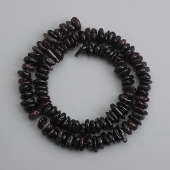 Granátové drťové korálky, průměr 8–11×3–4 mm, délka 40 cm ±