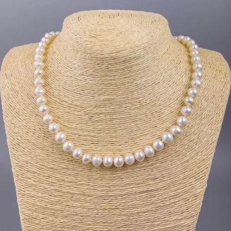 Náhrdelník z říčních perel kulatých Ø 8–9×7 mm, délka 45 cm ± s karabinou
