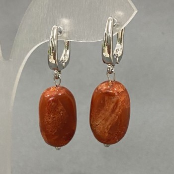 Náušnice z porézního korálu, oválné, průměr 18×11 mm, délka cca 35 mm