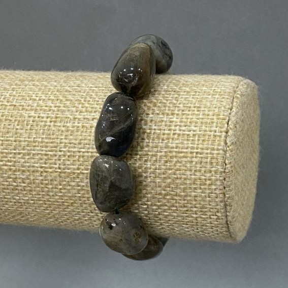 Náramek z labradoritu – facetovaný, 17–21×10–14 mm ±, délka 18 cm ±, elastický