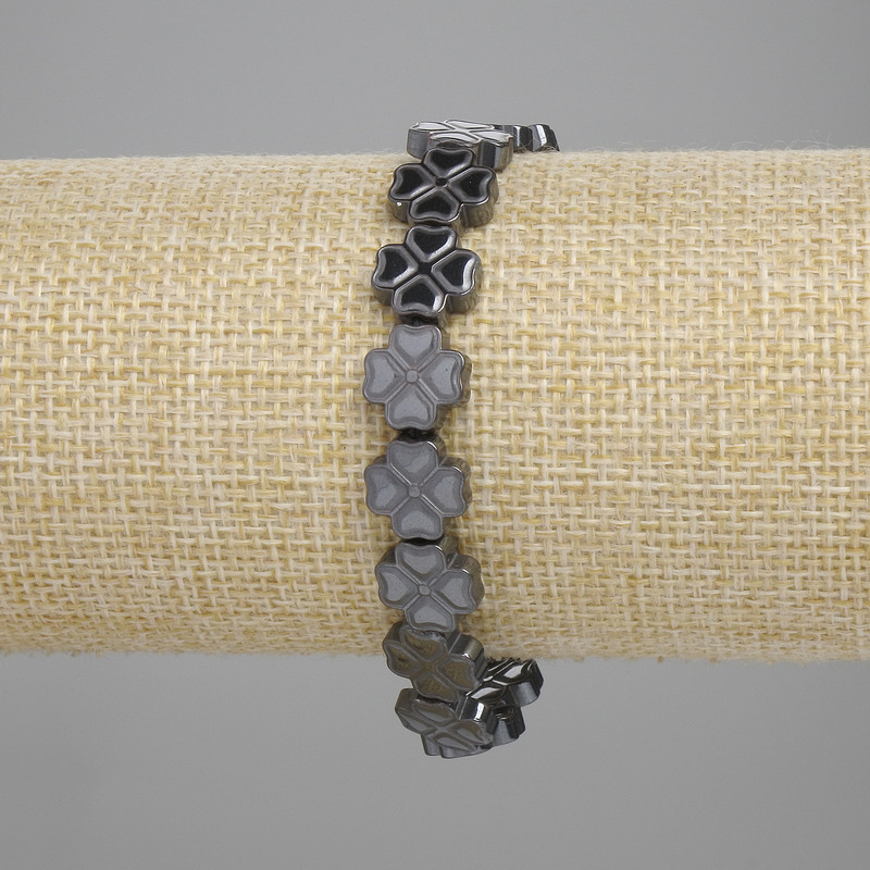Náramek hematit – čtyřlístek 10×10 mm, délka 18 cm, elastický