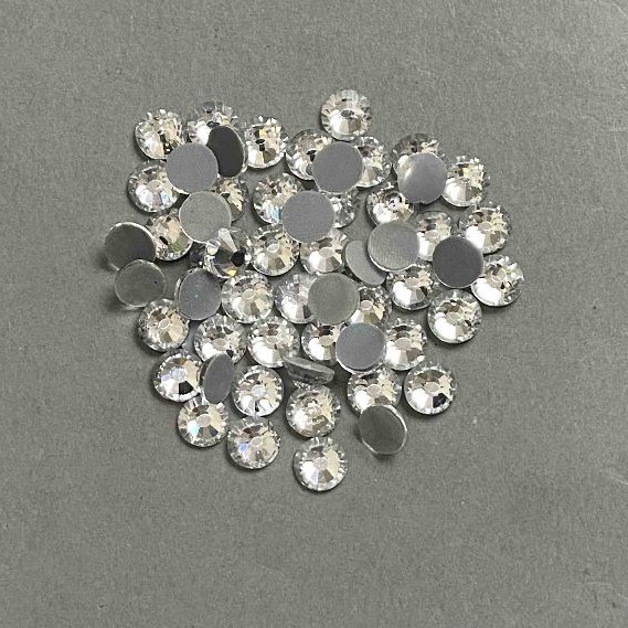 Bílé štrasové kamínky se studenou fixací, průměr 7,5 mm ±, balení /260 g (+ -)