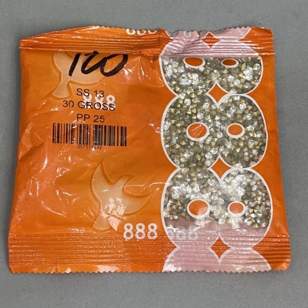 Štrasové kamínky, bílá barva, průměr 4 mm (±), balení 100 g (±)