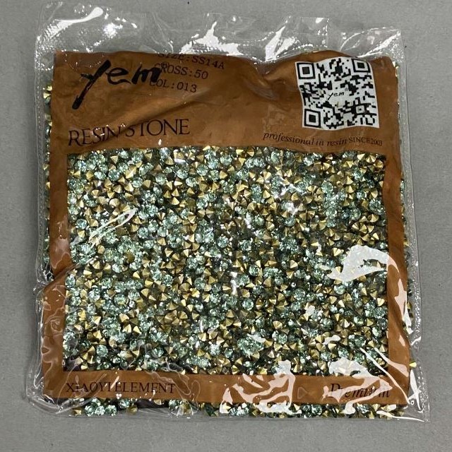 Štrasové kamínky modré barvy, průměr 4 mm ± balení 75 g