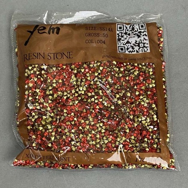 Červené štrasové kamínky, průměr 4 mm ±, balení 75 g (±)