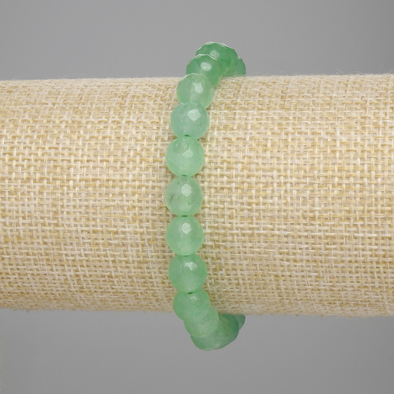 Náramek z nefritu s facetovanými korálkami, průměr 8 mm, délka 18 cm, na elastické šňůře
