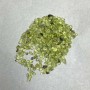 Přírodní chryzolitová drť bez otvoru 2–4×2–3 mm ± (za 100 g ±)