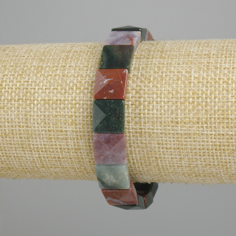 Náramek z jaspisu, facettované čtvercové korálky, průměr 11×11 mm ±, délka 18 cm ±, na pružence