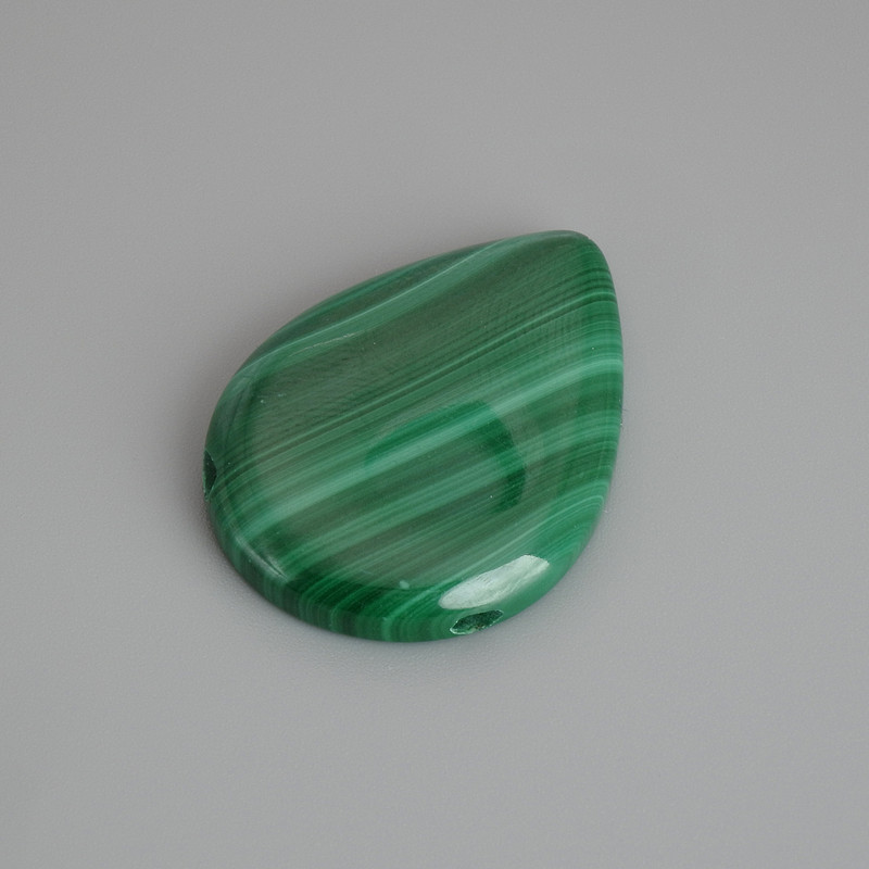 Přívěšek z malachitu kapka 30×22 mm ± boční otvor ze široké strany