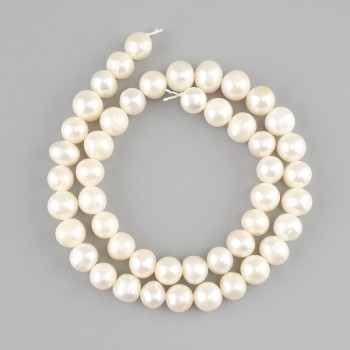 Korálky Říční perly, průměr 7,5–8×7–8 mm na niti, délka 36 cm+