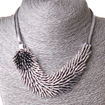 Náhrdelník Stříbrný ježek, přívěšek z oceli (15×3 cm) se štrasami, délka 40–50 cm