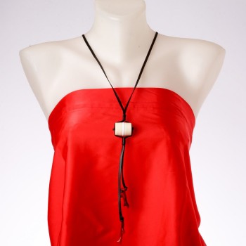 Přívěšek na dlouhém šňůře 'Sudek s rumem', délka 80 cm