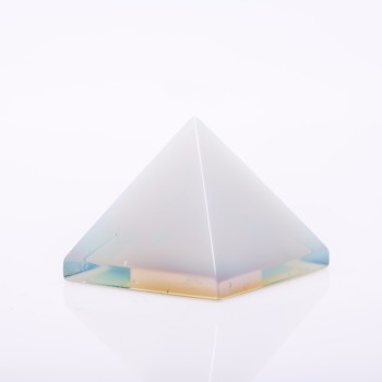 Pyramida suvenýr z měsíčního kamene, lisovaný, výška 3 cm, šířka 3,5 cm (+-)