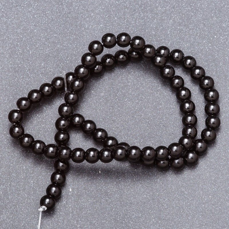 Korálky z přírodního kamene černý achát (lisované). Na niti, průměr 6 mm, délka 37 cm